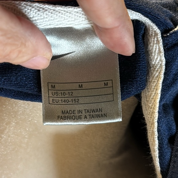 Nike Navy wind breaker jacket. EUC children’s M10-12 - Picture 8 of 10